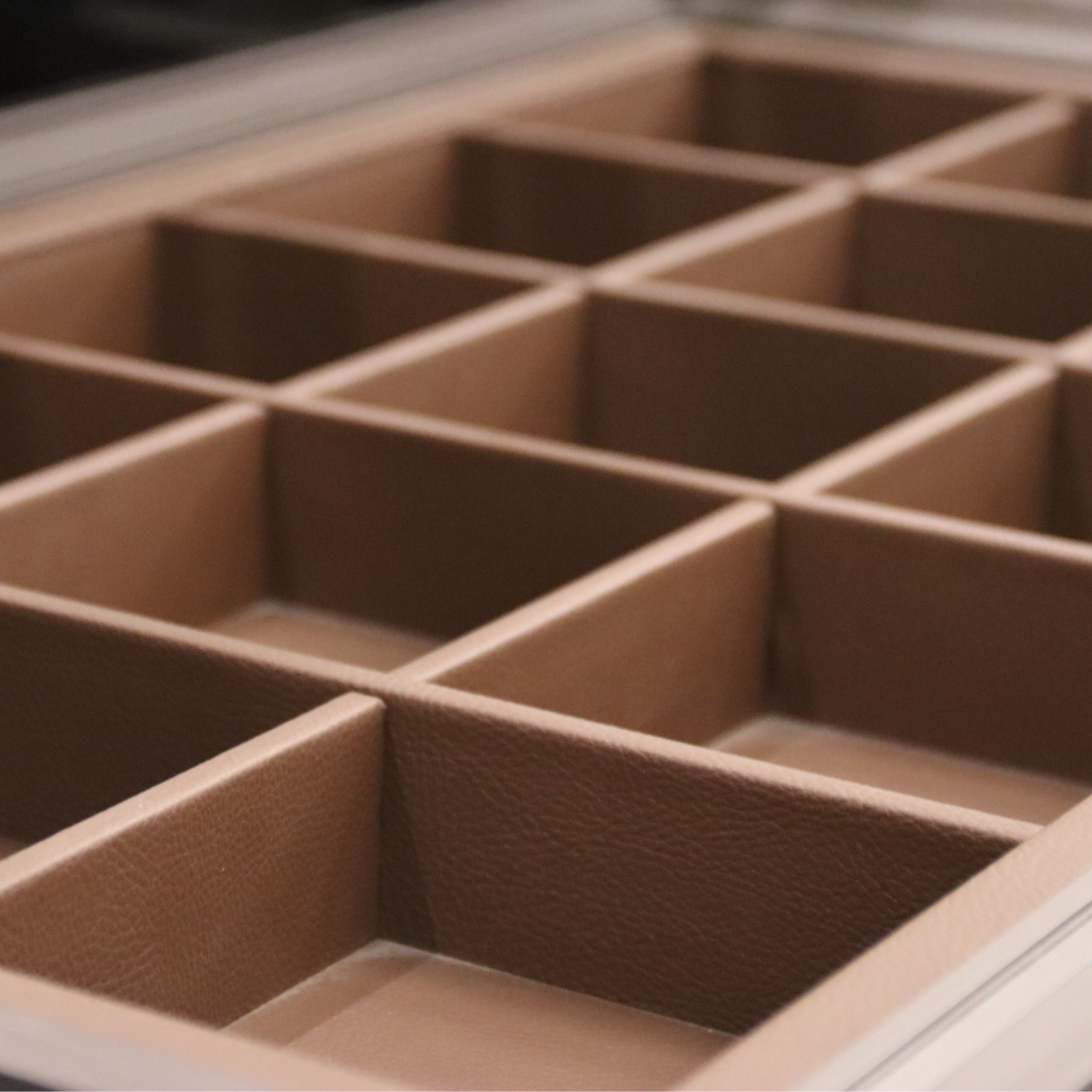 Closet jewelry box design pull-out sliding storage compartment closed leather storage basket Pants hanger